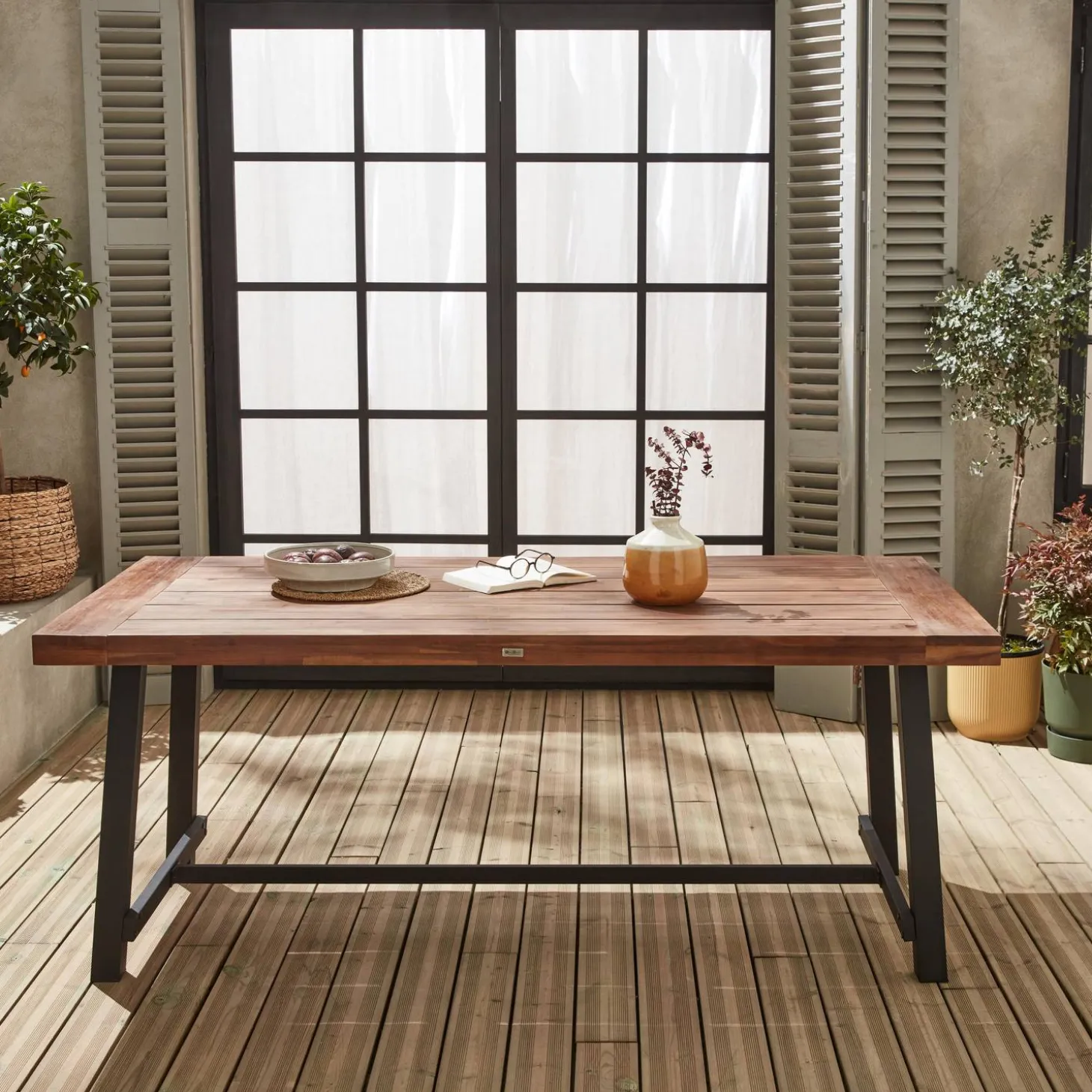 Acacia wood and steel table, indoor/outdoor