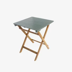 Acacia wood garden table, 2 folding chairs