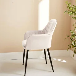 Accent chair with metal legs