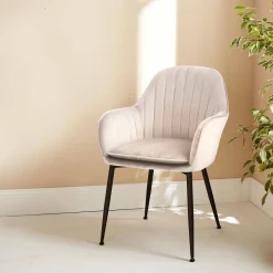 Accent chair with metal legs