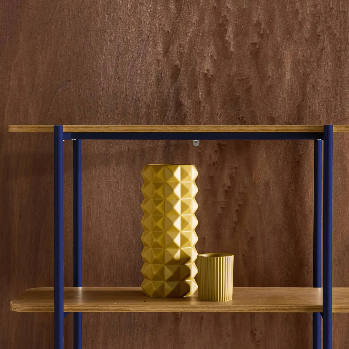 Bookshelf with curved metal and wood decor, 6 levels