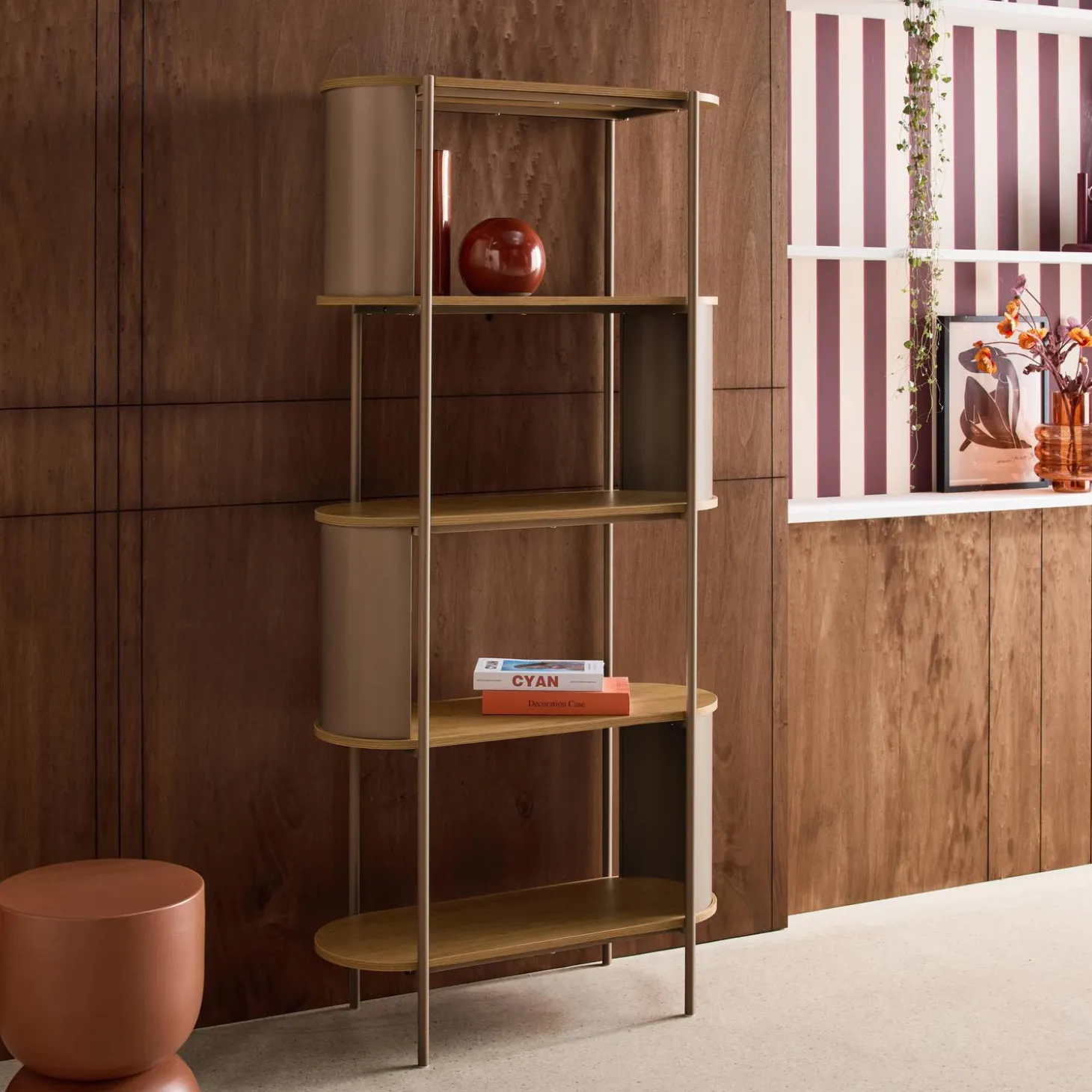 Bookshelf with curved metal and wood decor, 5 levels
