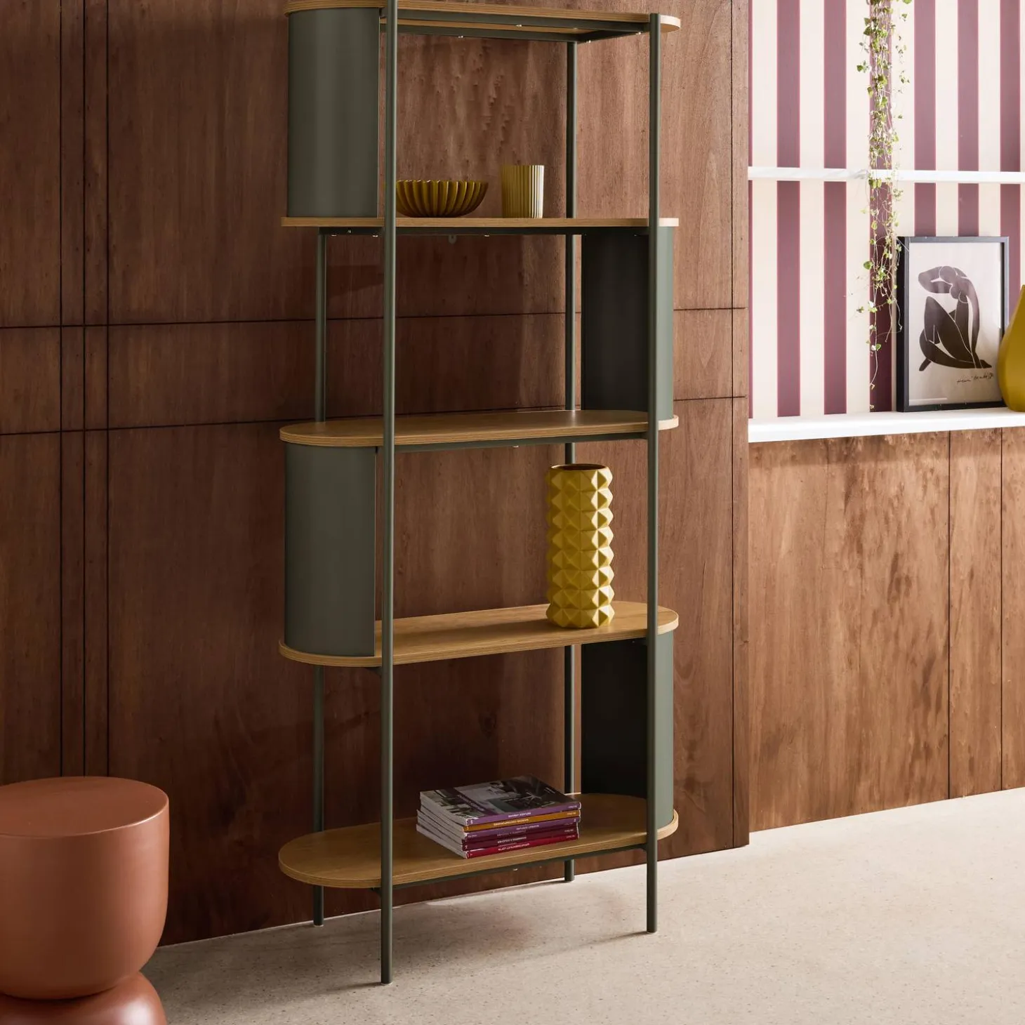 Bookshelf with curved metal and wood decor, 5 levels