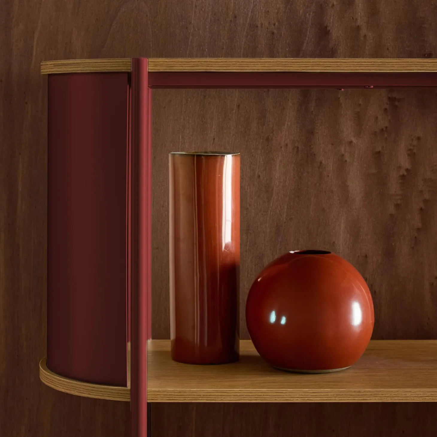 Bookshelf with curved metal and wood decor, 5 levels