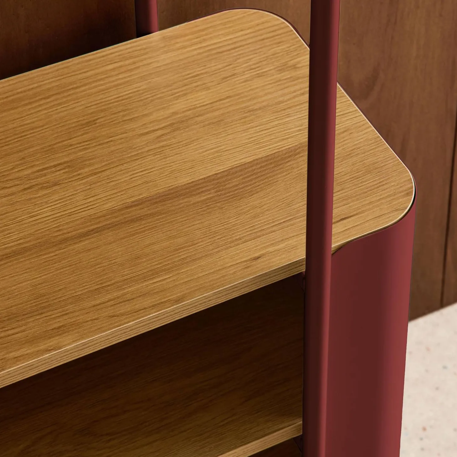 Bookshelf with curved metal and wood decor, 6 levels