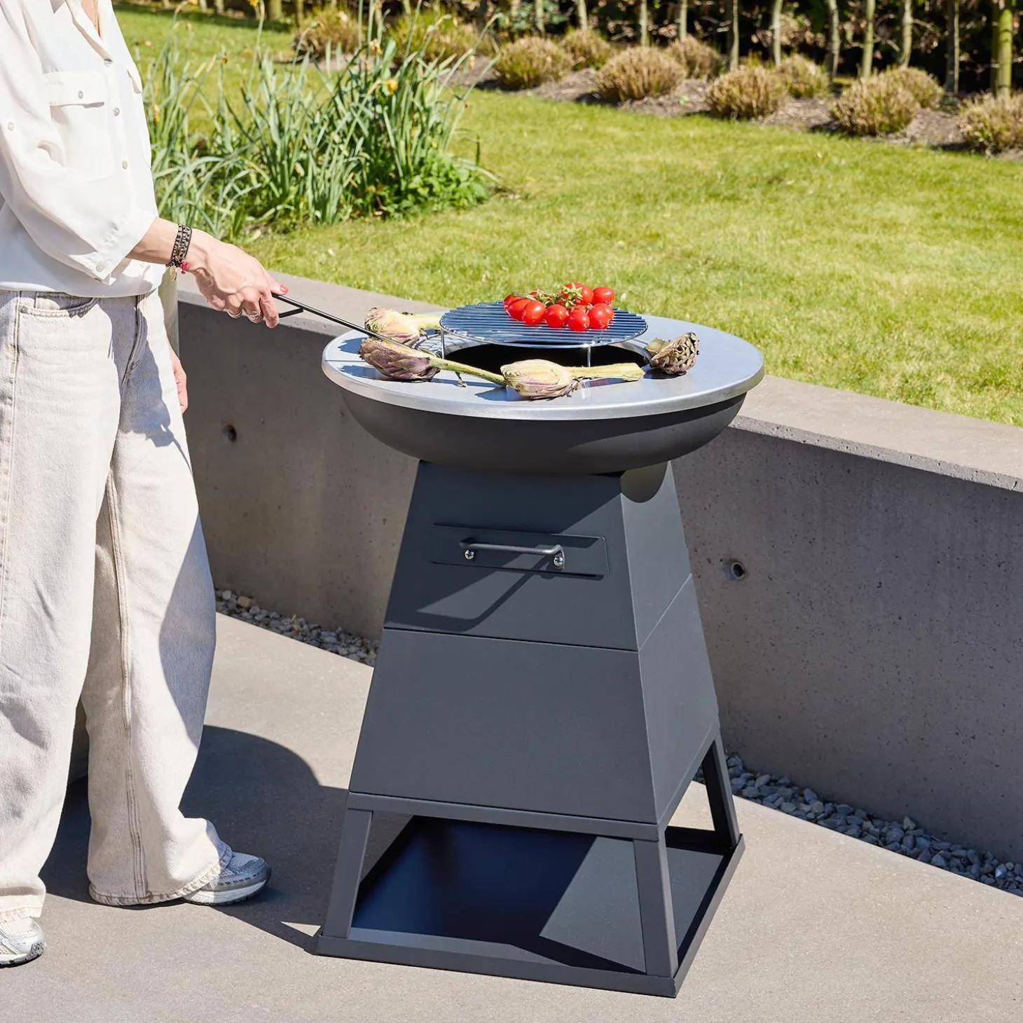 Brazier barbecue Ø59cm with storage space