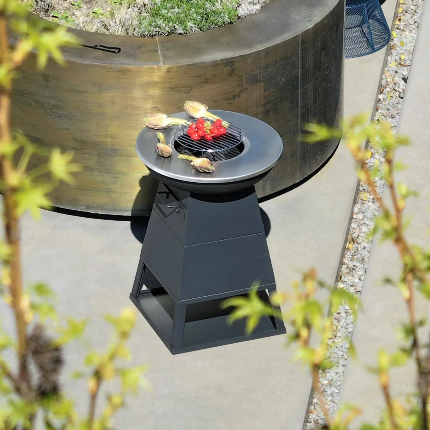 Brazier barbecue Ø59cm with storage space