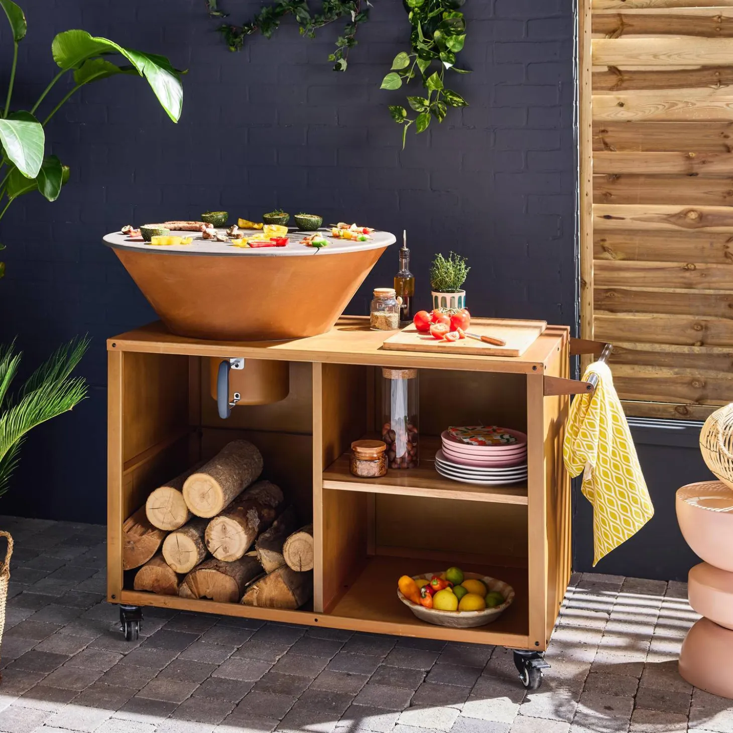 Brazier grill Ø80cm service table with storage spaces protective cover