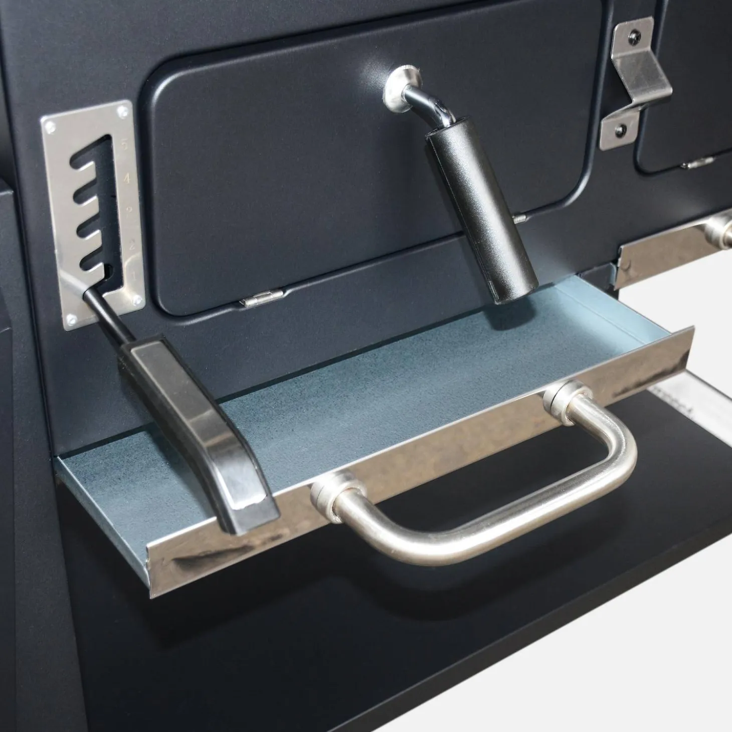 Charcoal barbecue grill