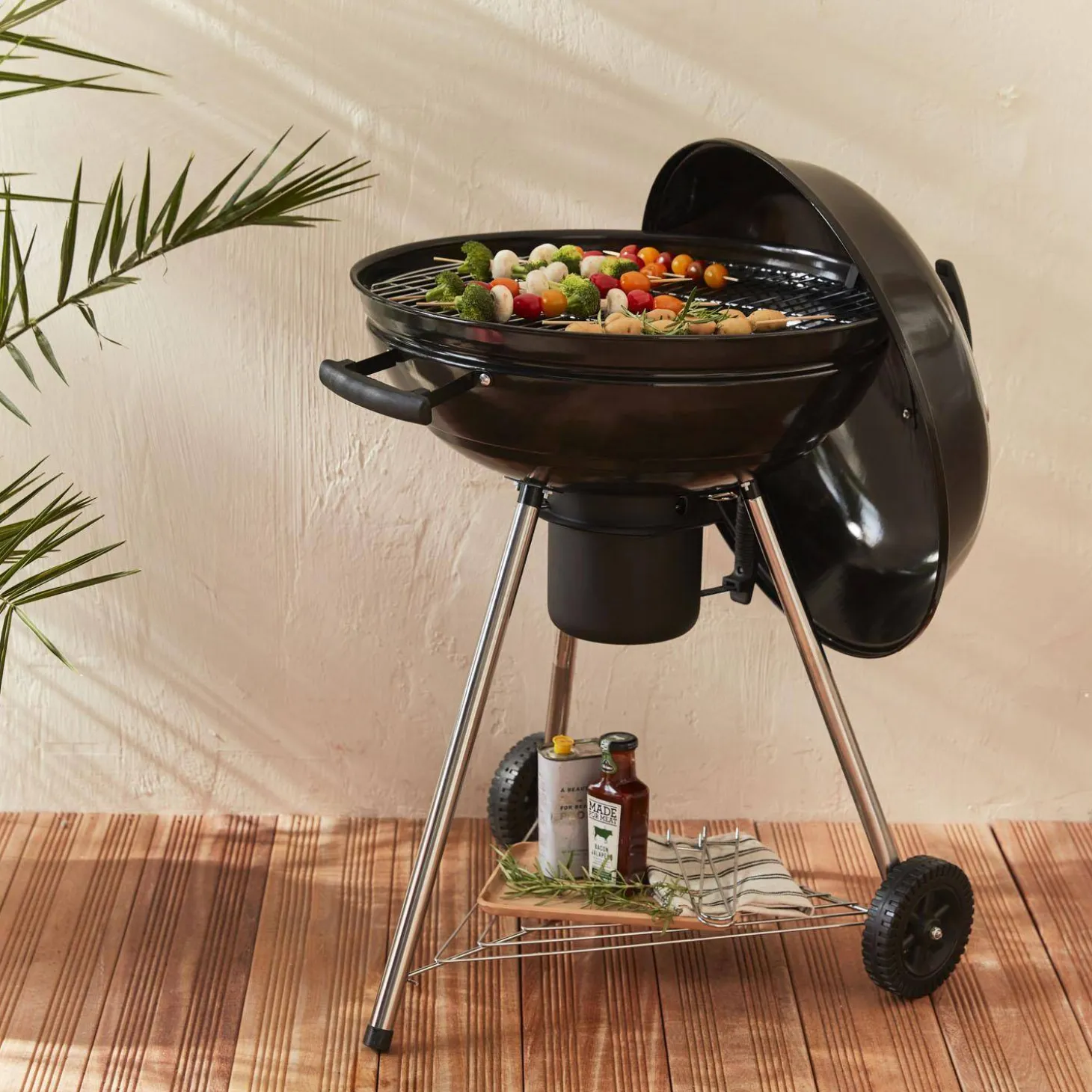 Charcoal kettle barbecue