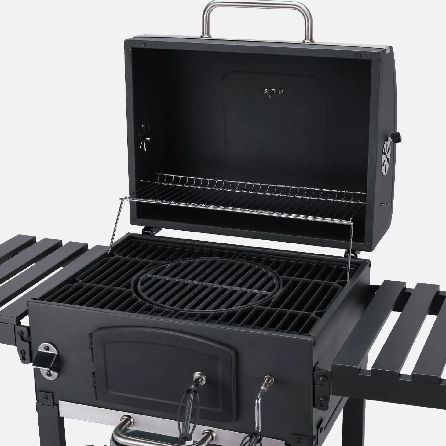Charcoal smoker barbecue with ash collector
