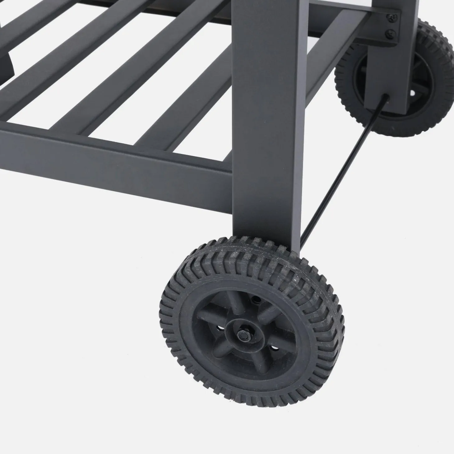Charcoal smoker barbecue with ash collector