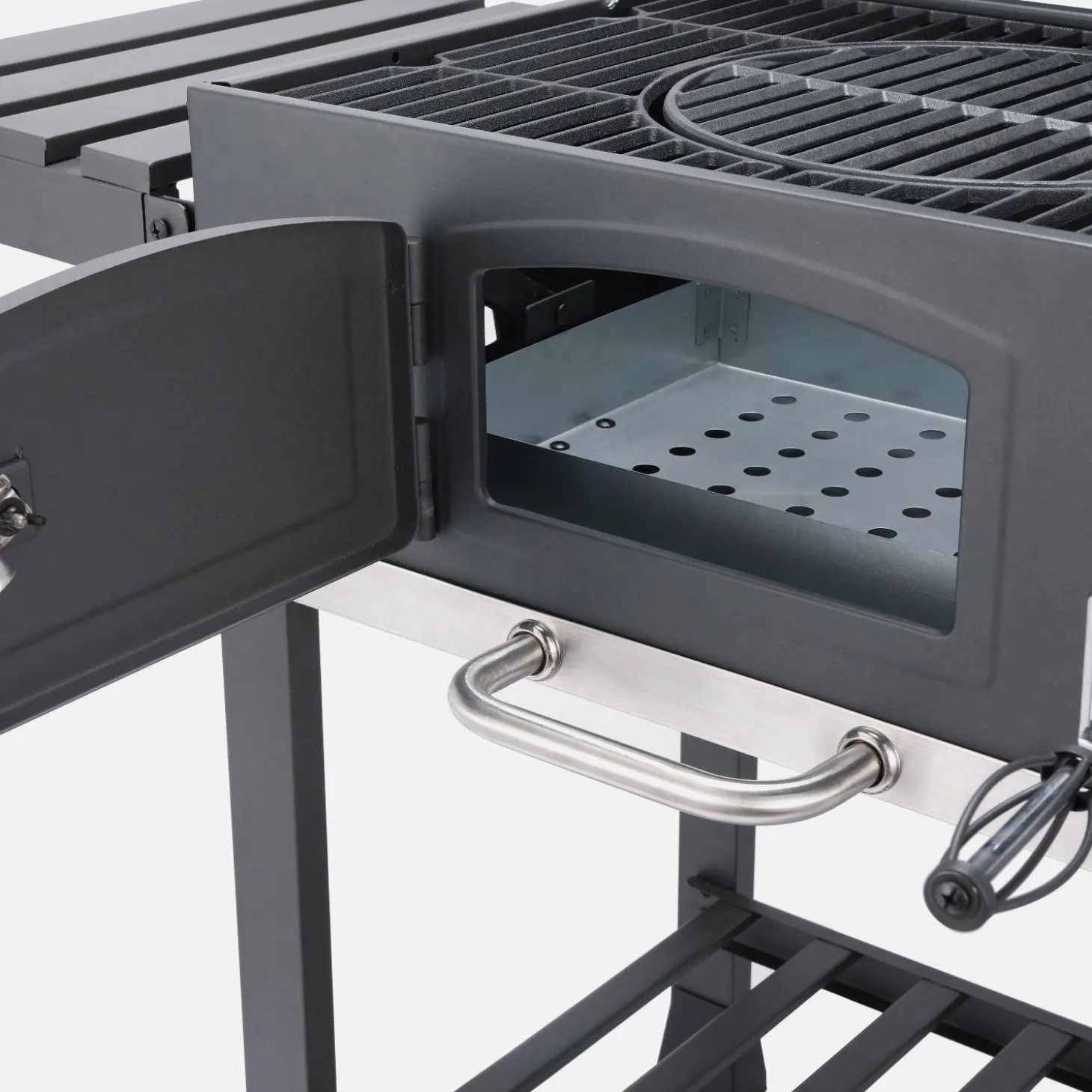 Charcoal smoker barbecue with ash collector