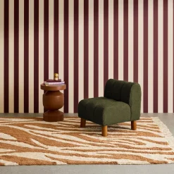 Children's armchair with rounded legs in rubberwood and boucle fabric