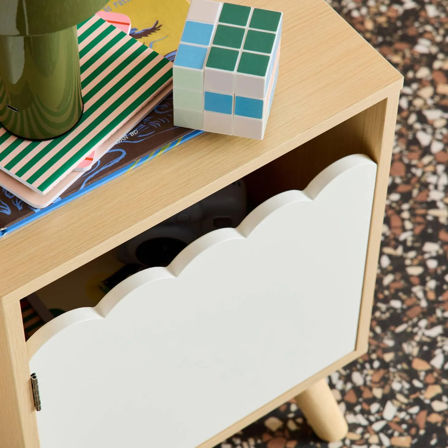 Children's bedside table, wood decor, 1 door