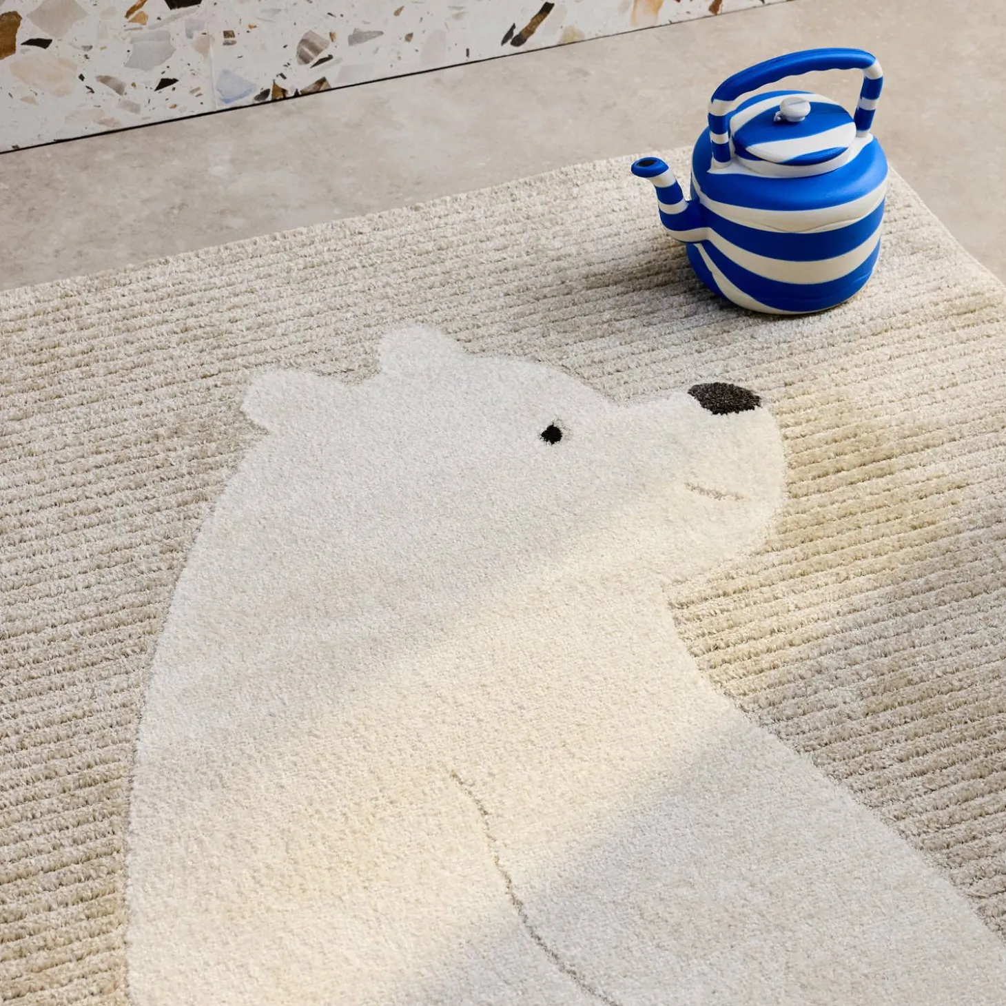 Children's beige rug, teddy bear print