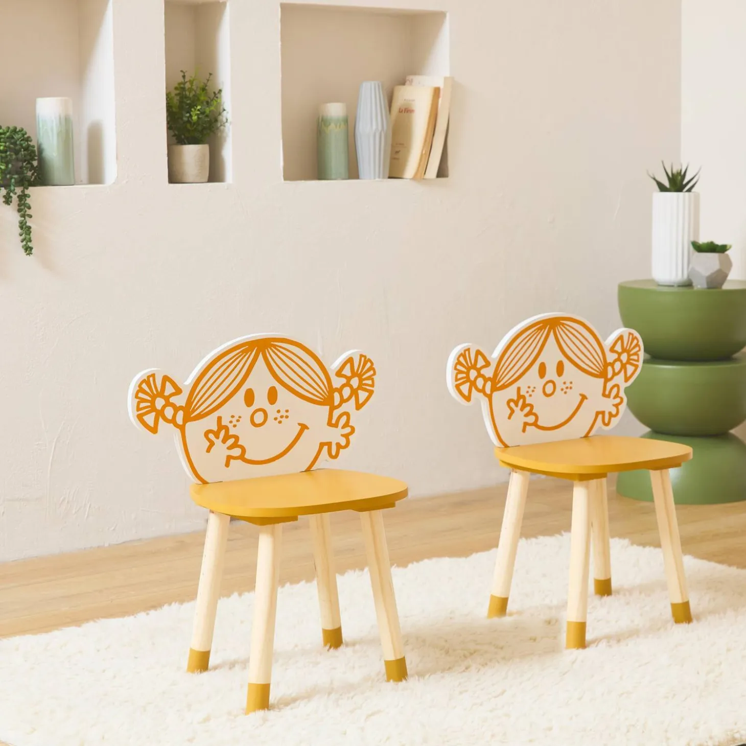 2 children's chairs - Little Miss Sunshine