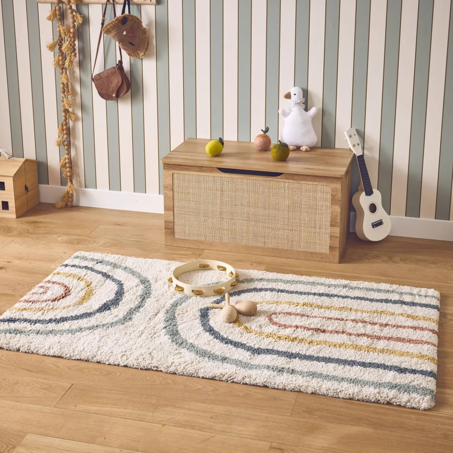 Children's cream and multicoloured interior rug with rainbow