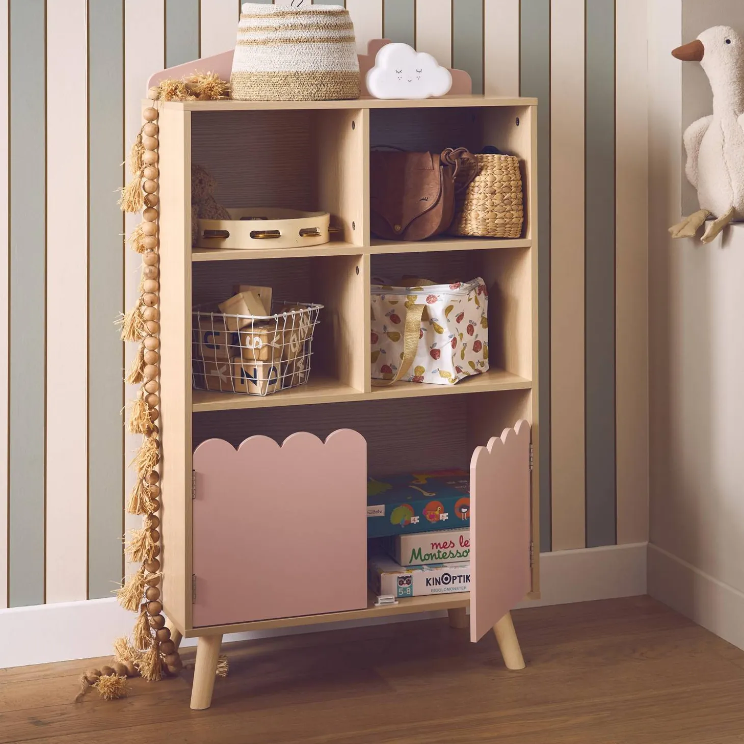 Children's pine wood library 2 doors 4 shelves
