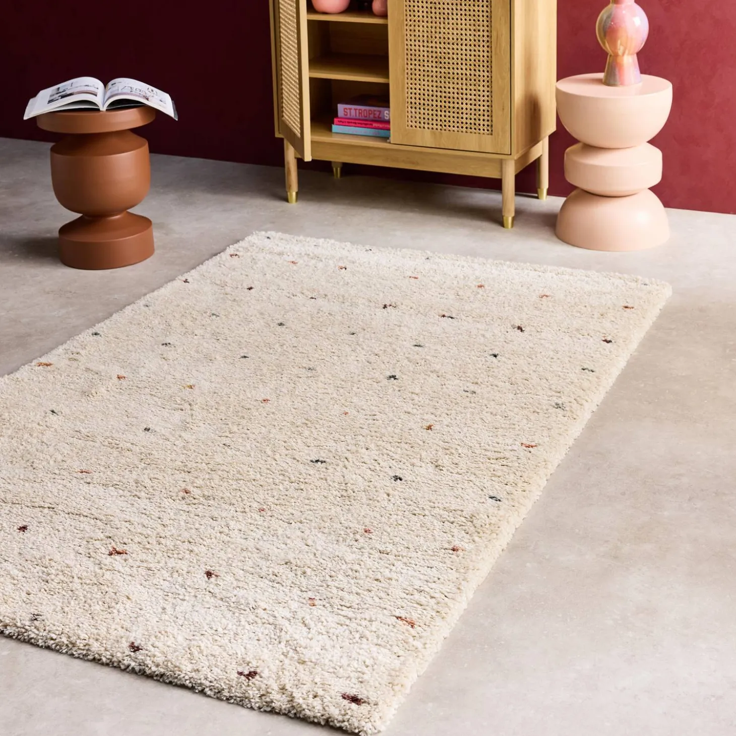 Children's rug with small colourful polka dots