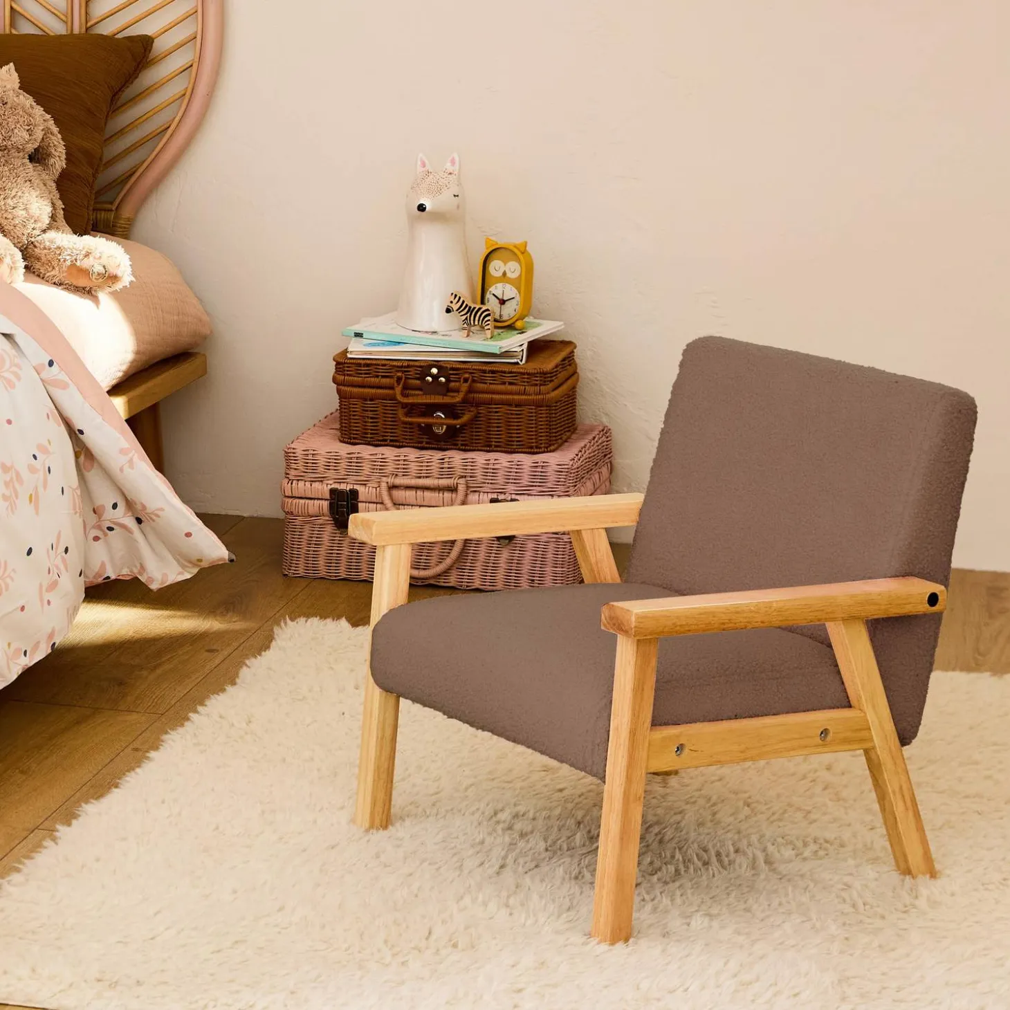 Children's scandi-style armchair in boucle fabric, rubberwood