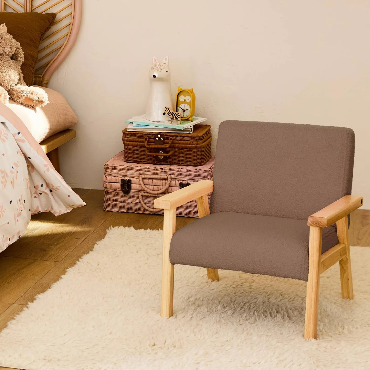 Children's scandi-style armchair in boucle fabric, rubberwood
