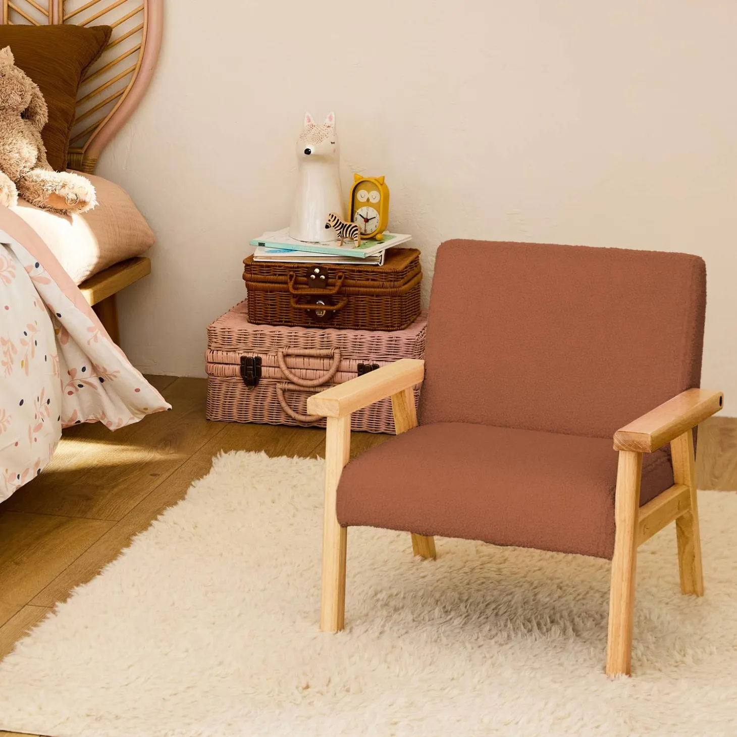 Children's scandi-style armchair in boucle fabric, rubberwood