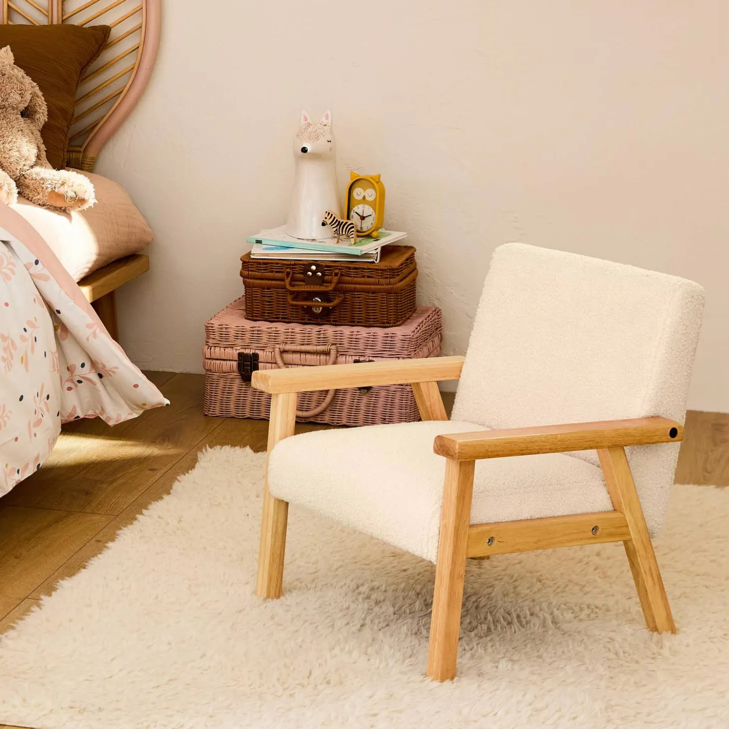 Children's scandi-style armchair in boucle fabric, rubberwood