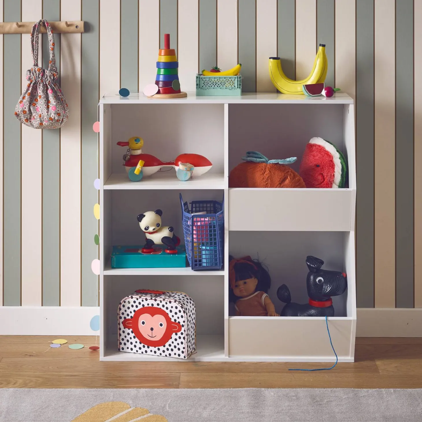 Children's storage unit, 3 shelves and 2 storage spaces
