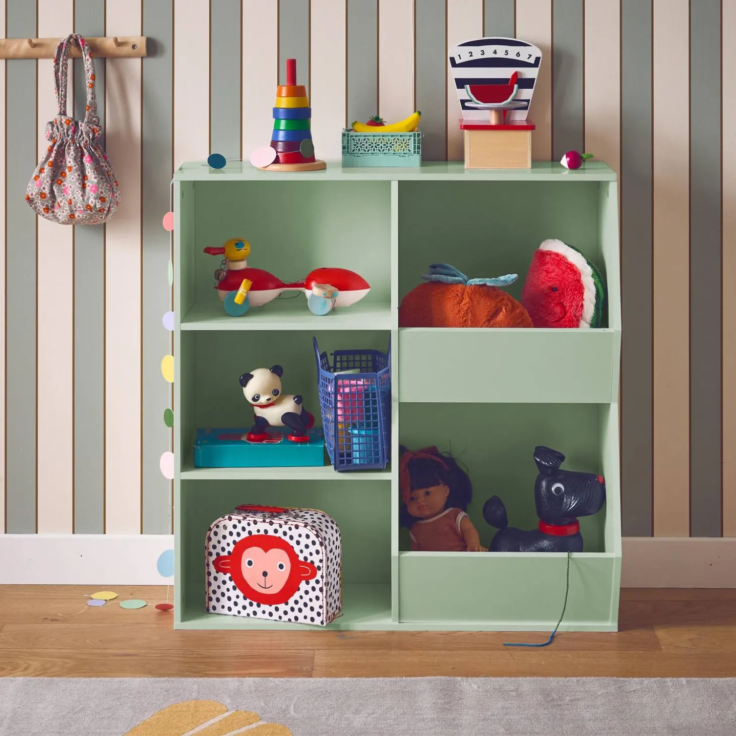 Children's storage unit, 3 shelves and 2 storage spaces