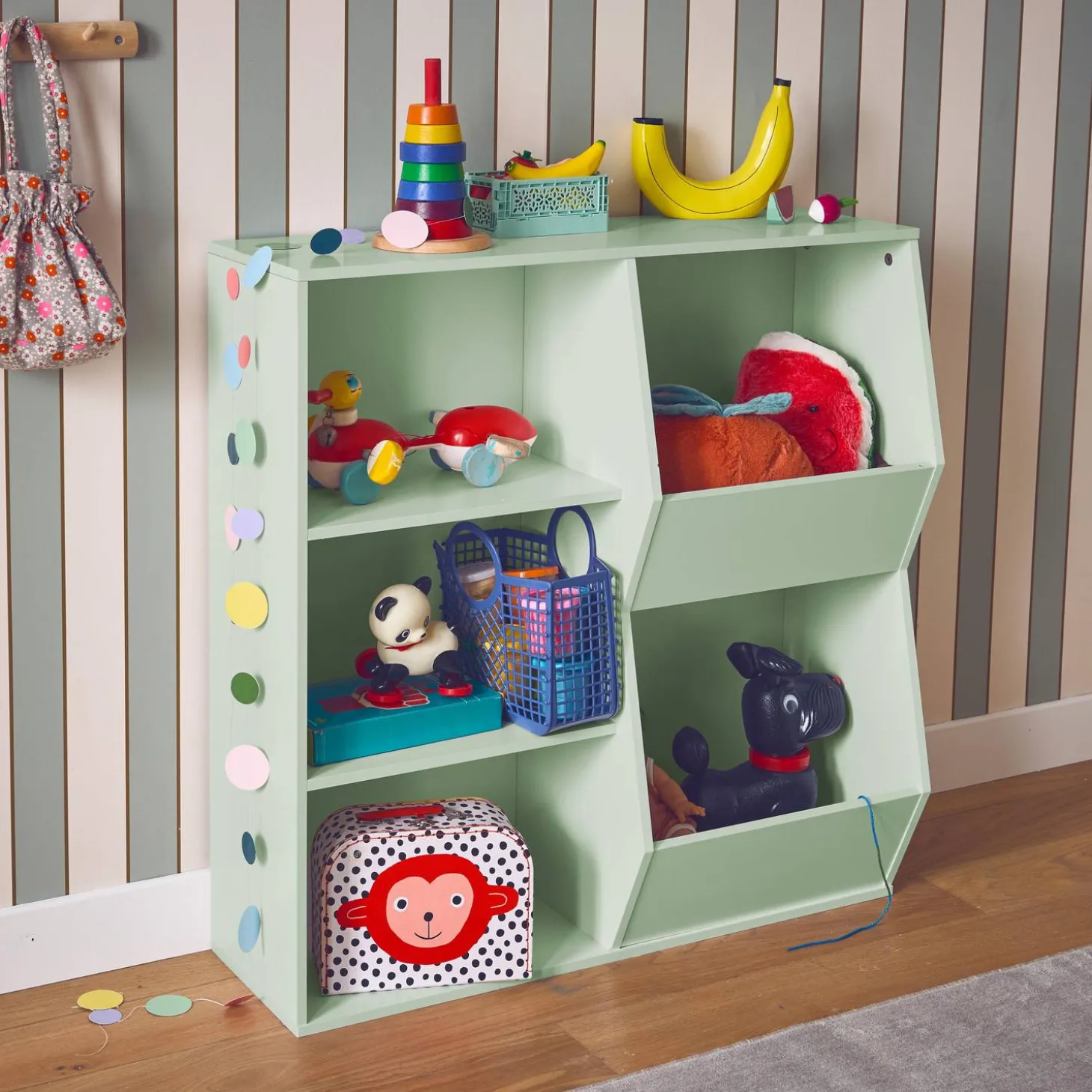Children's storage unit, 3 shelves and 2 storage spaces
