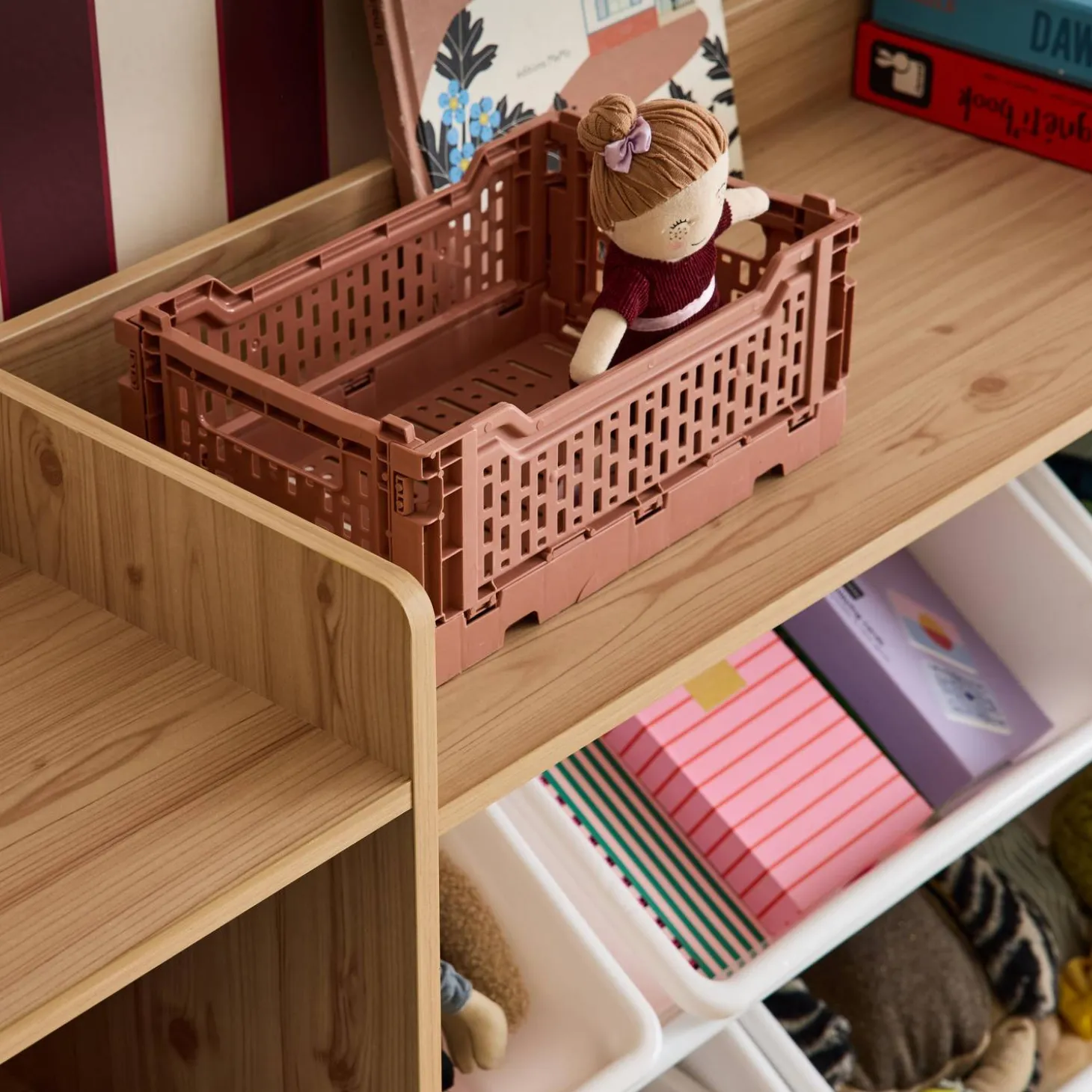 Children's storage unit with 9 storage boxes, 4 shelves, 1 door