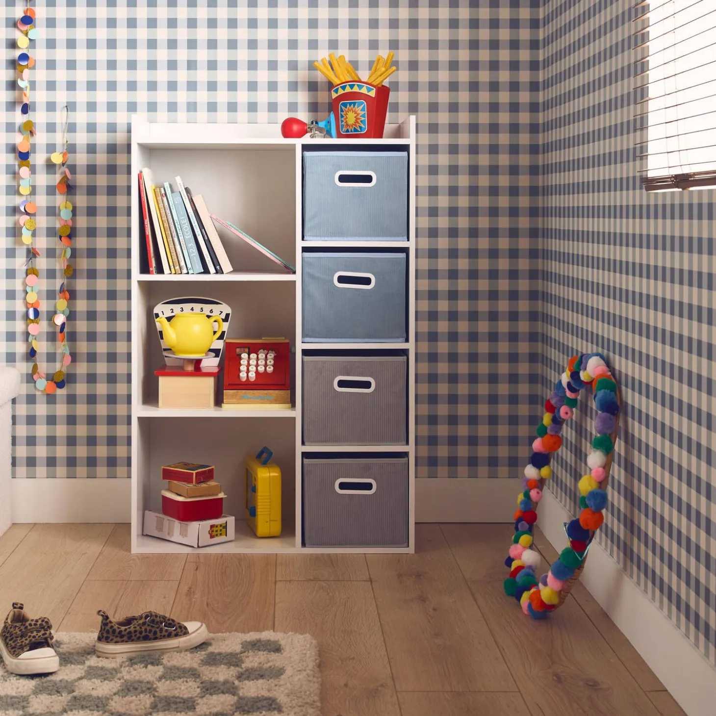 Children's storage unit with 4 velvet baskets