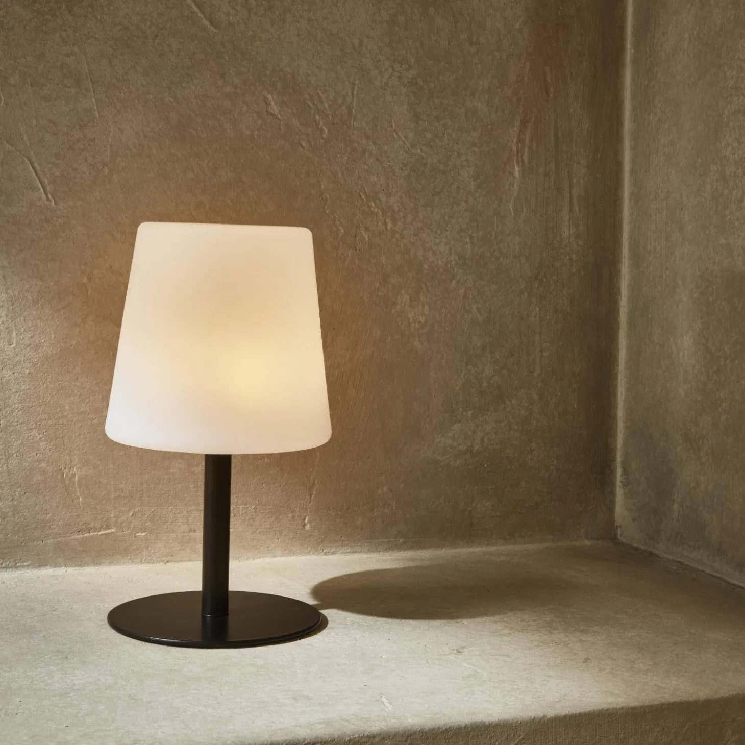 16cm LED Indoor/Outdoor Table Lamp