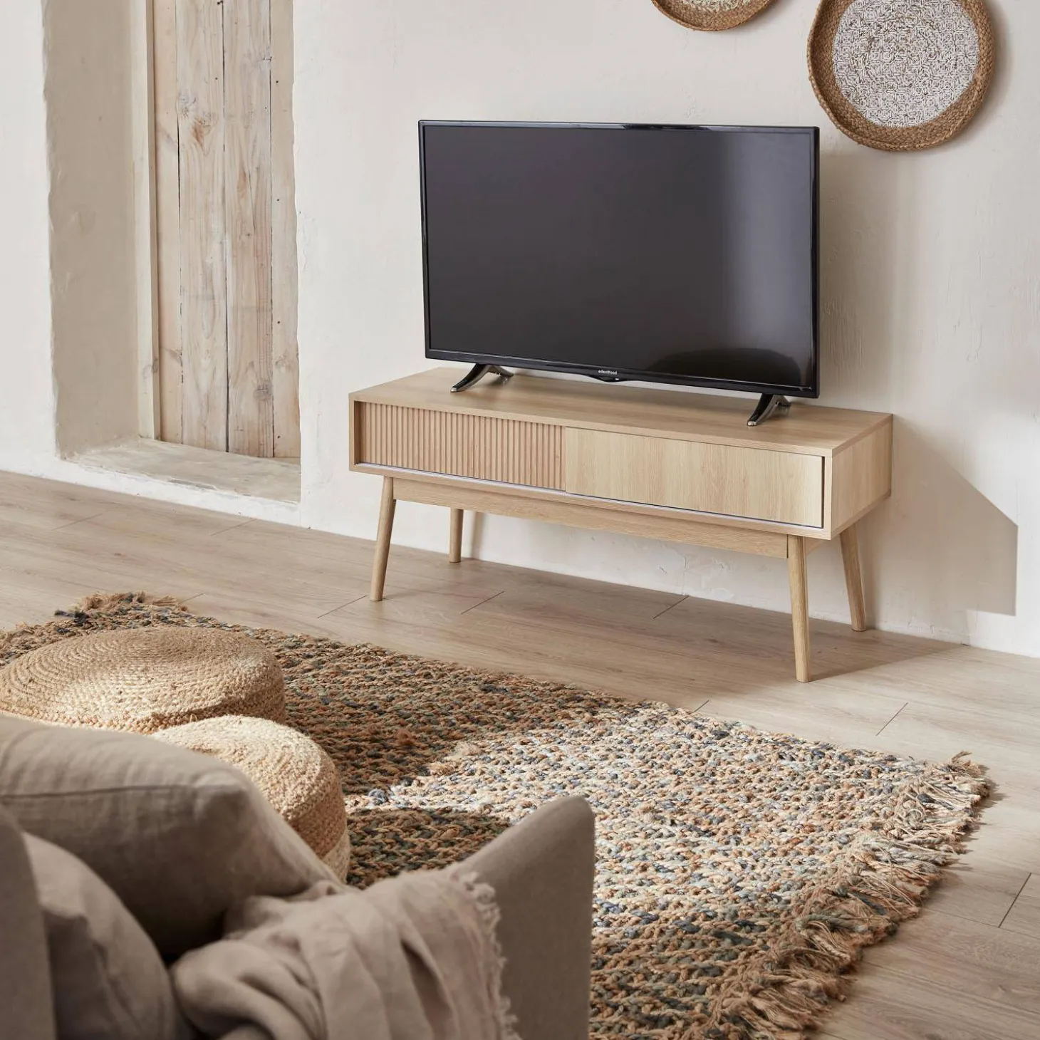 115cm TV unit grooved wood detail 2 doors