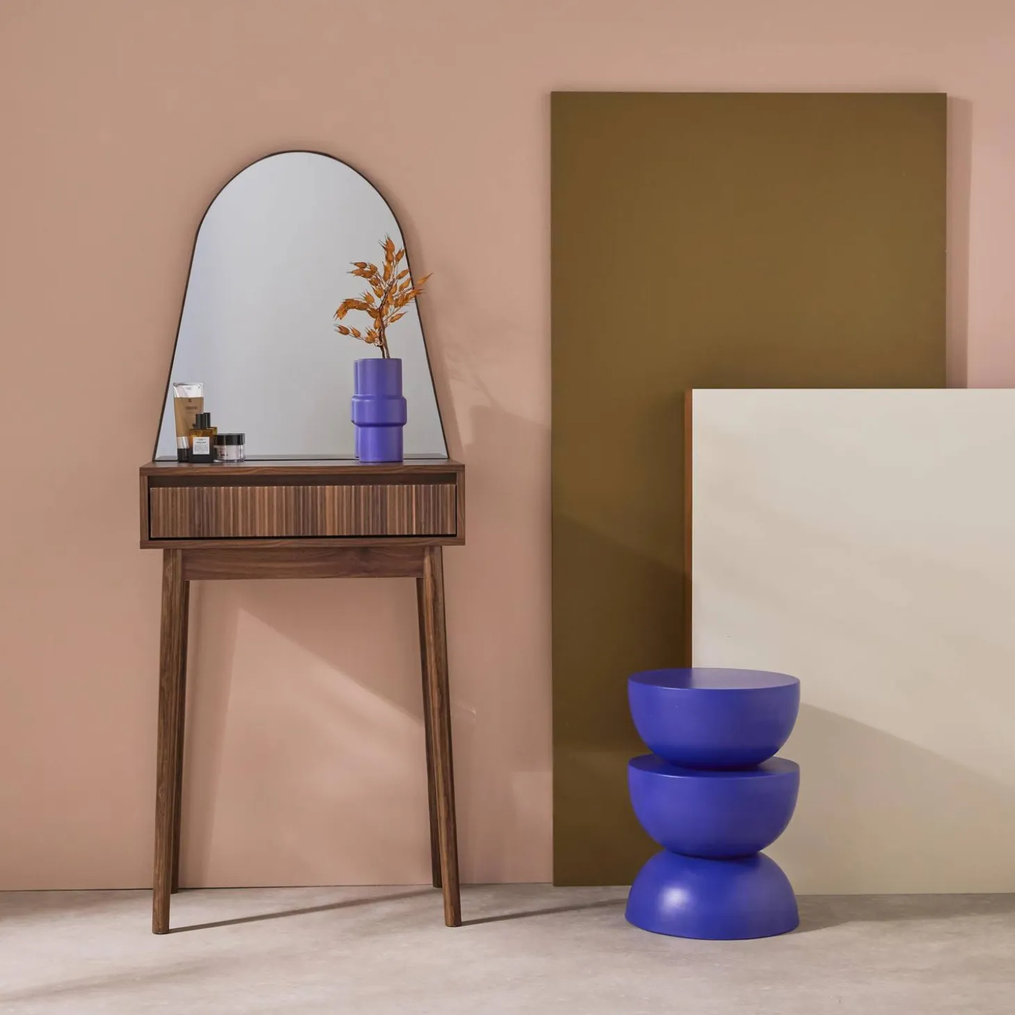 60cm wooden effect dresser with a rounded mirror and 1 drawer
