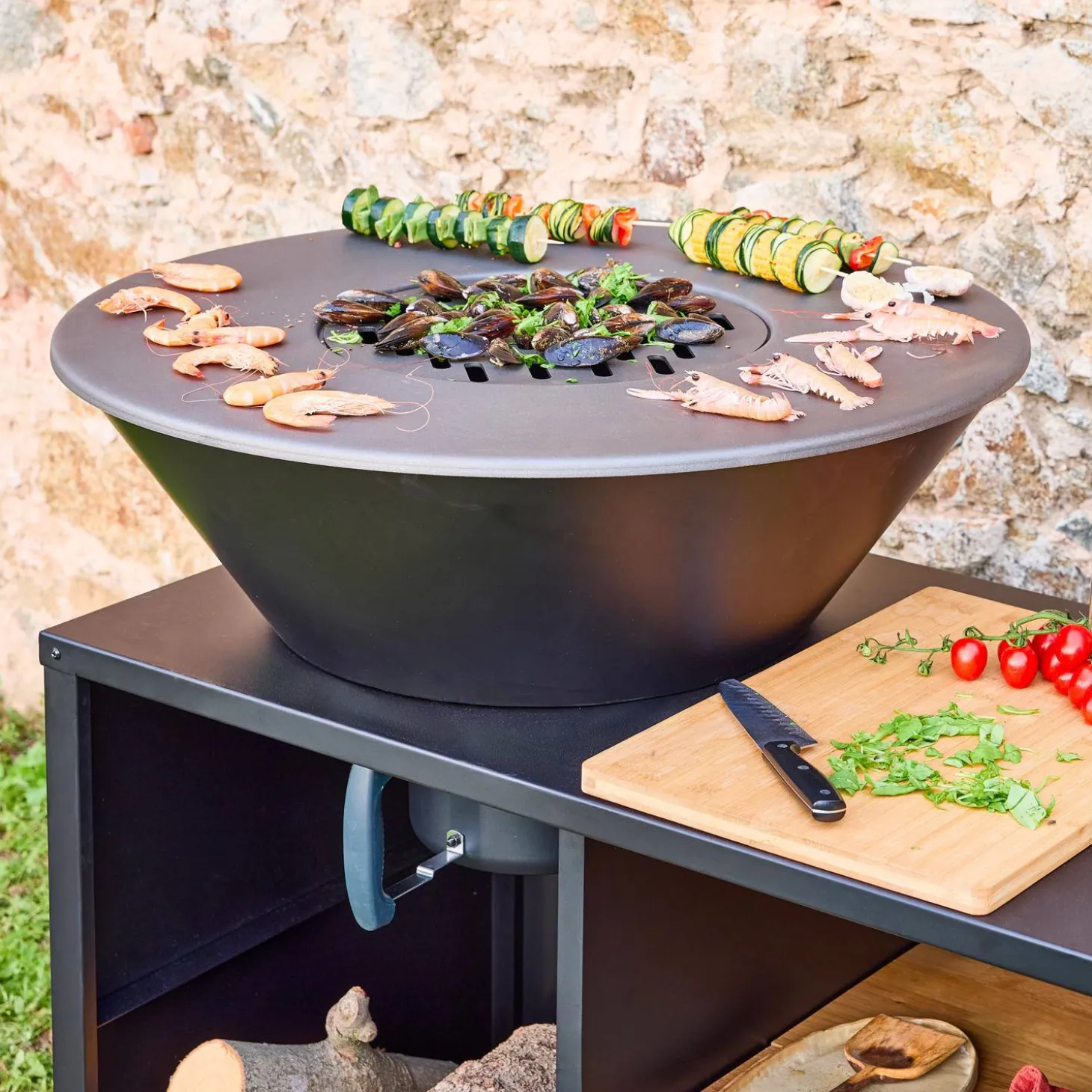 Cooking brazier Ø80cm, sideboard with storage spaces
