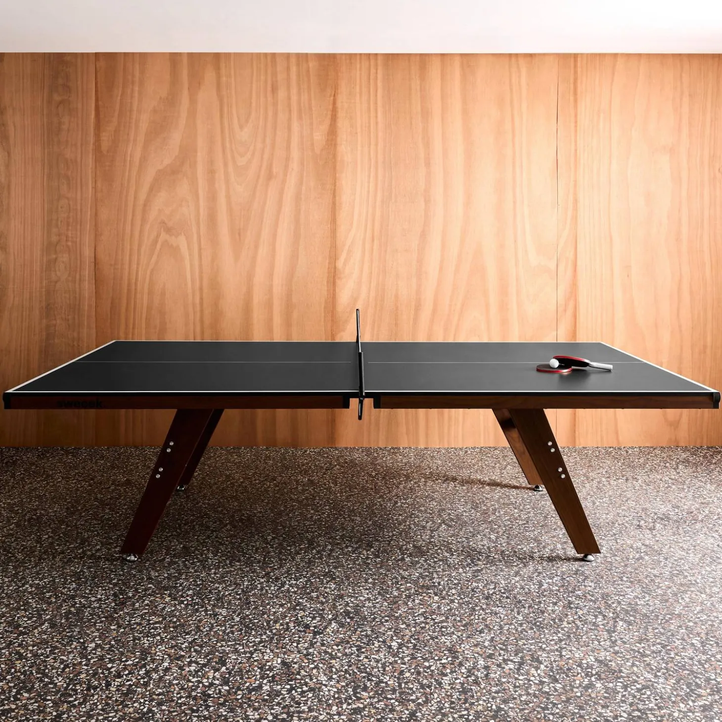 Deluxe indoor table tennis table with 2 bats and 3 balls