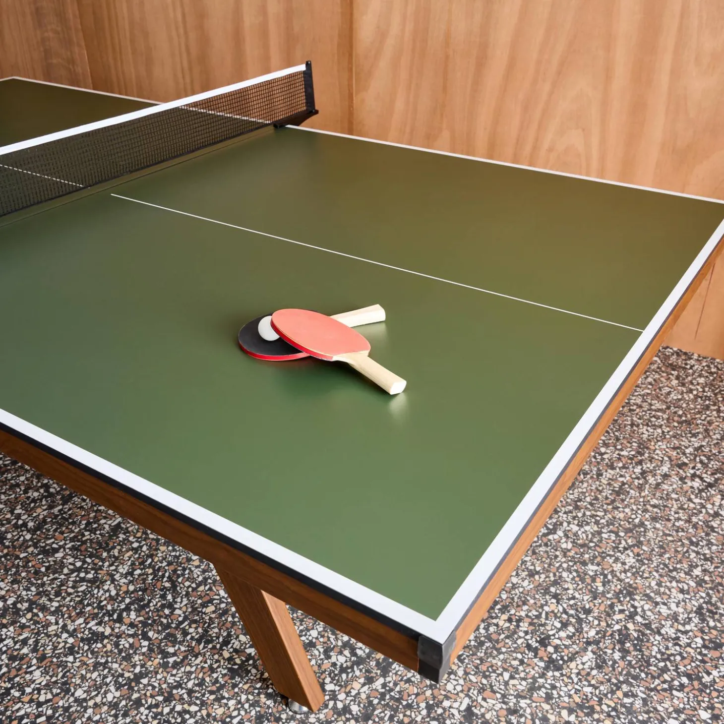 Deluxe indoor table tennis table with 2 bats and 3 balls
