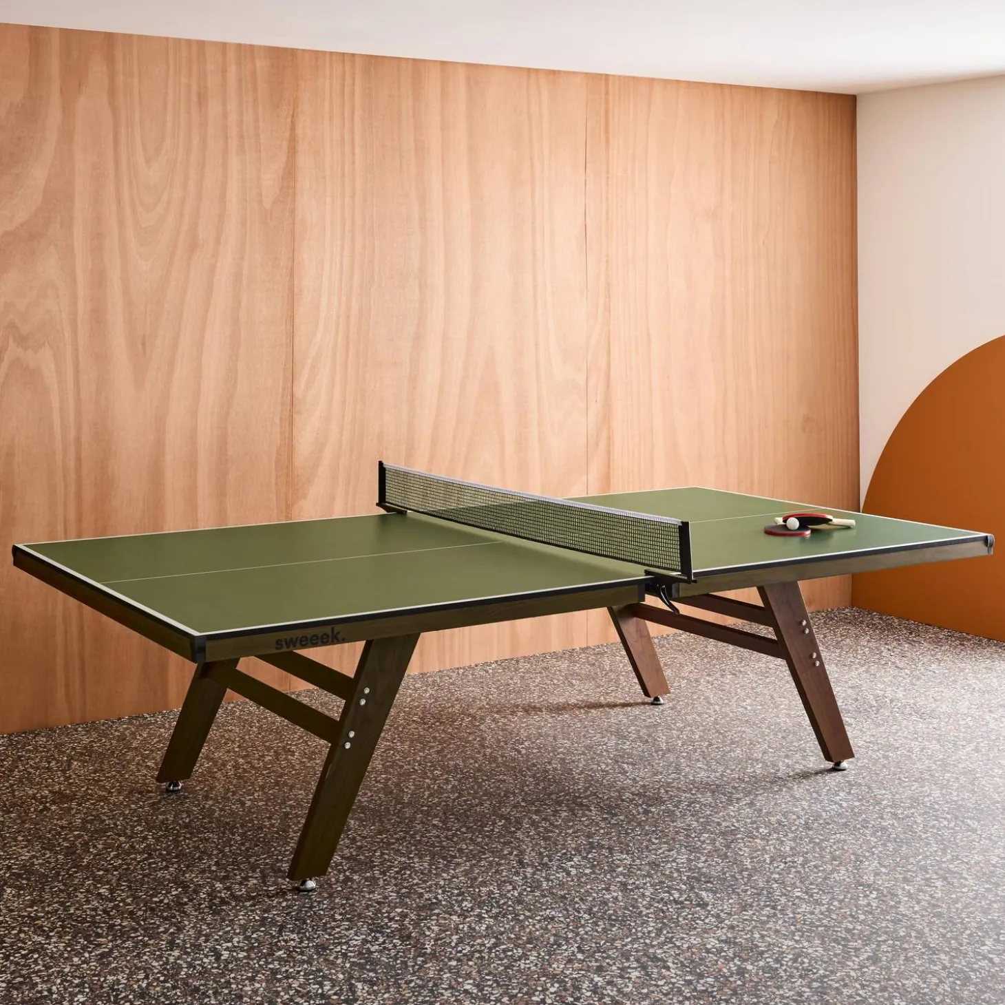 Deluxe indoor table tennis table with 2 bats and 3 balls