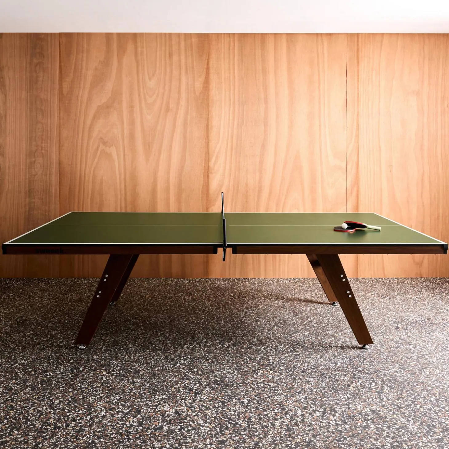 Deluxe indoor table tennis table with 2 bats and 3 balls
