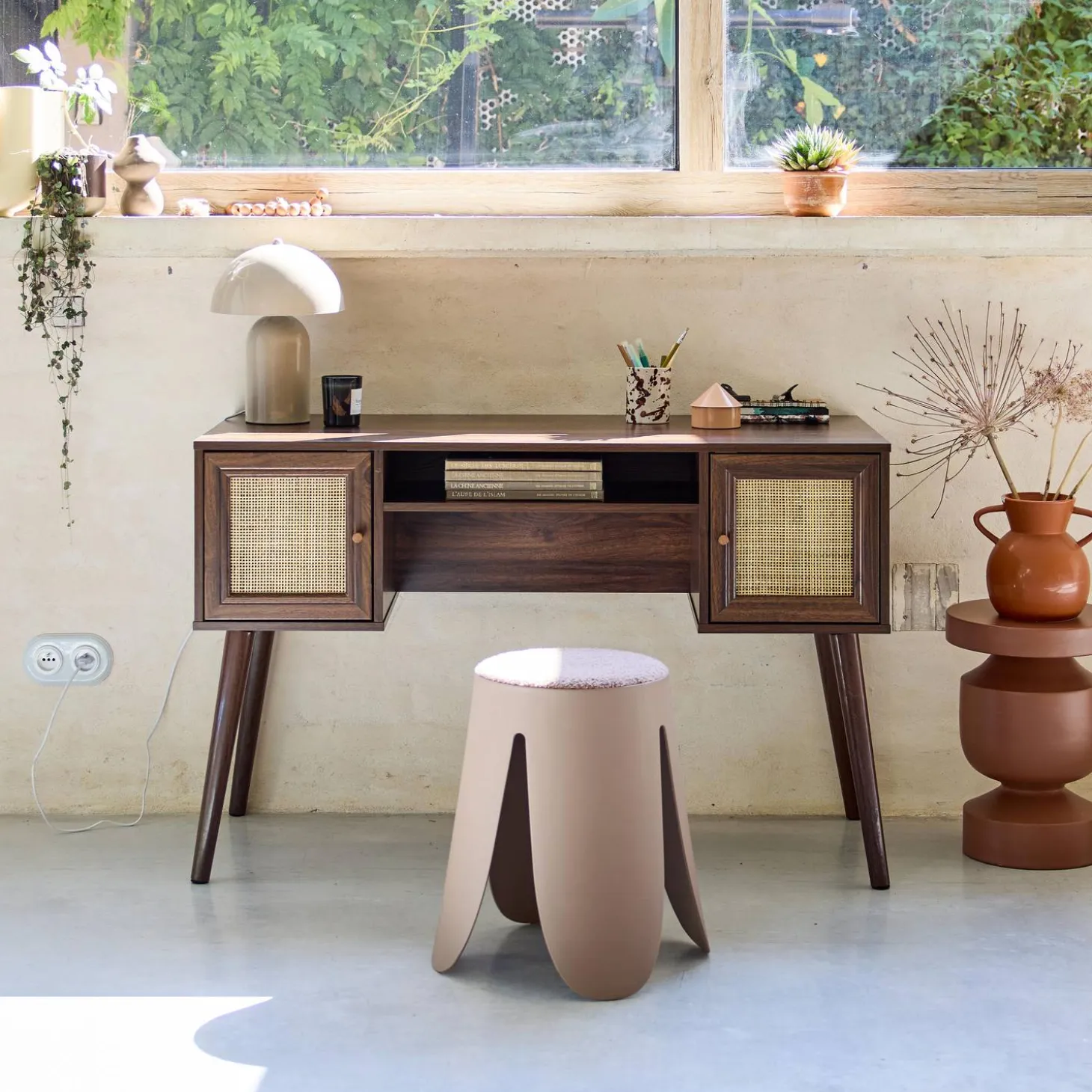 2-door desk with wood and cane effect