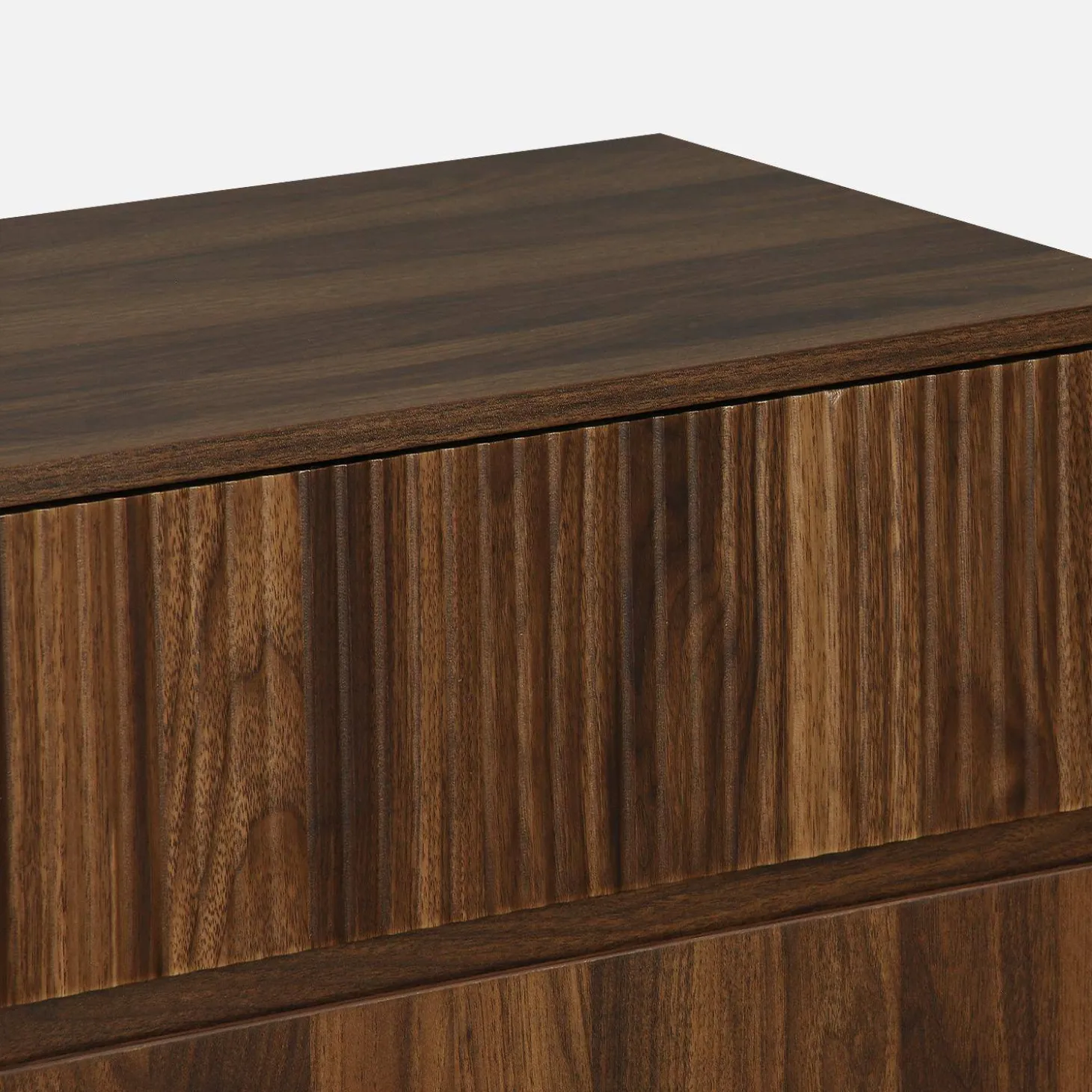3-drawer chest with grooved wooden detail