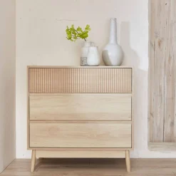 3-drawer chest with grooved wooden detail