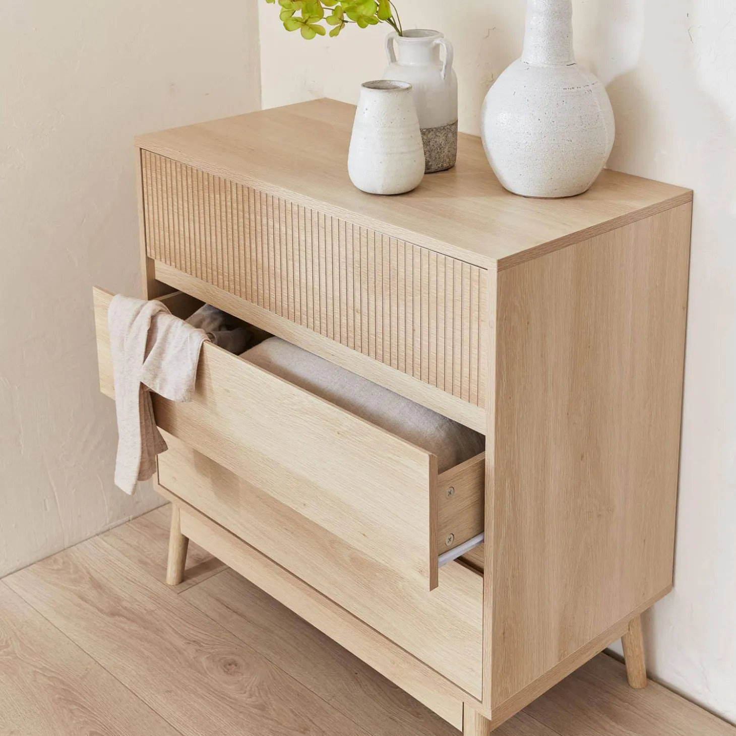 3-drawer chest with grooved wooden detail
