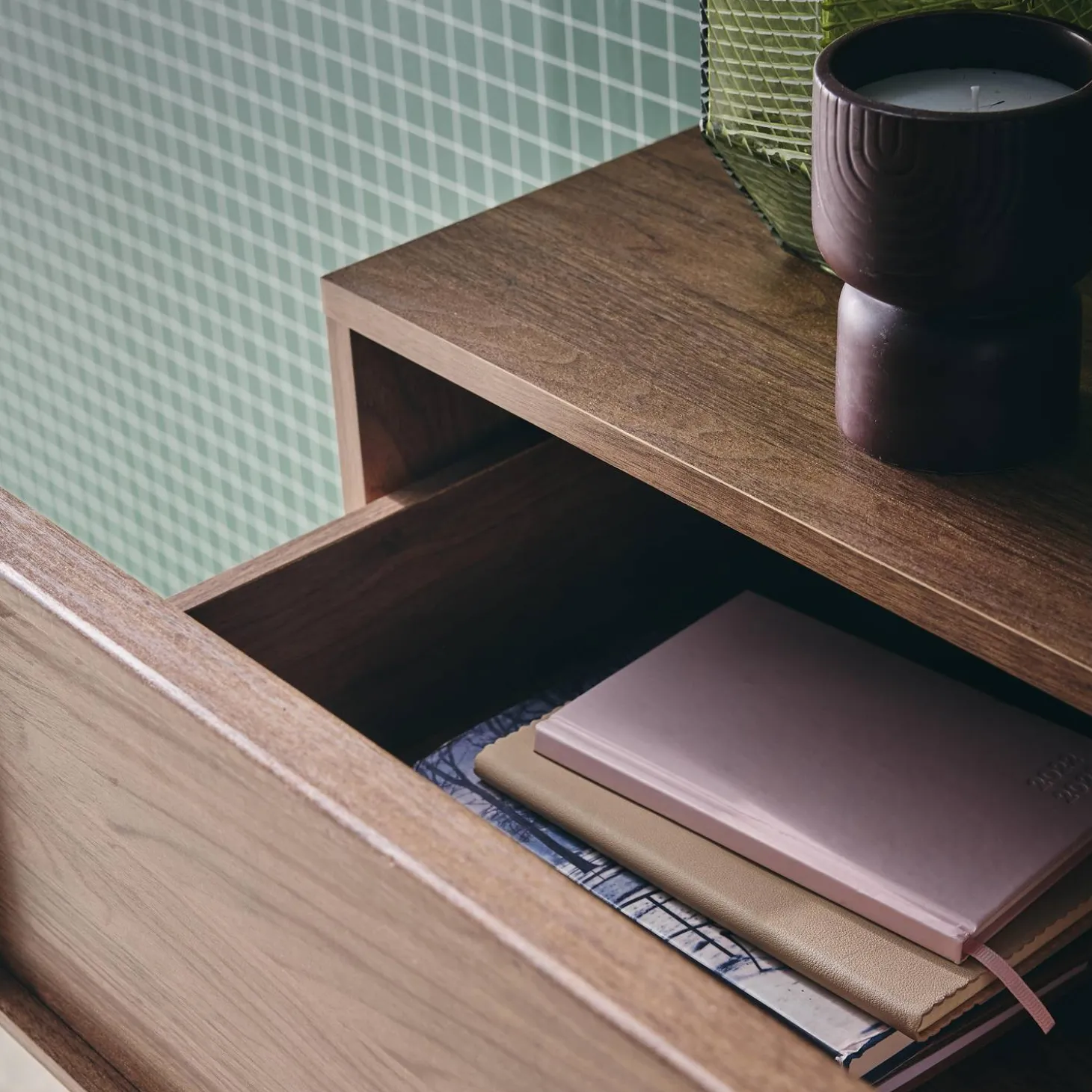 4-drawer wood effect dresser