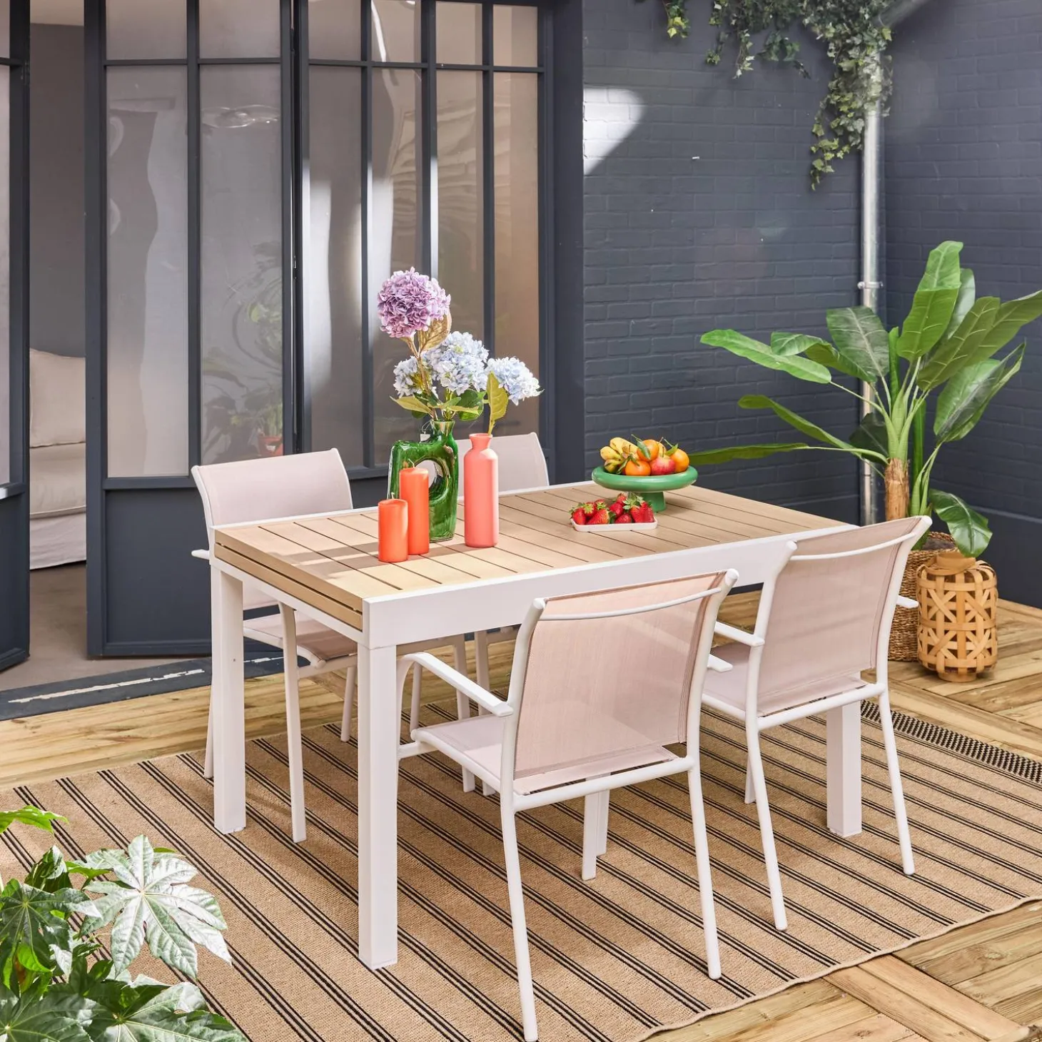 Extendable aluminium garden table + 8 armchairs