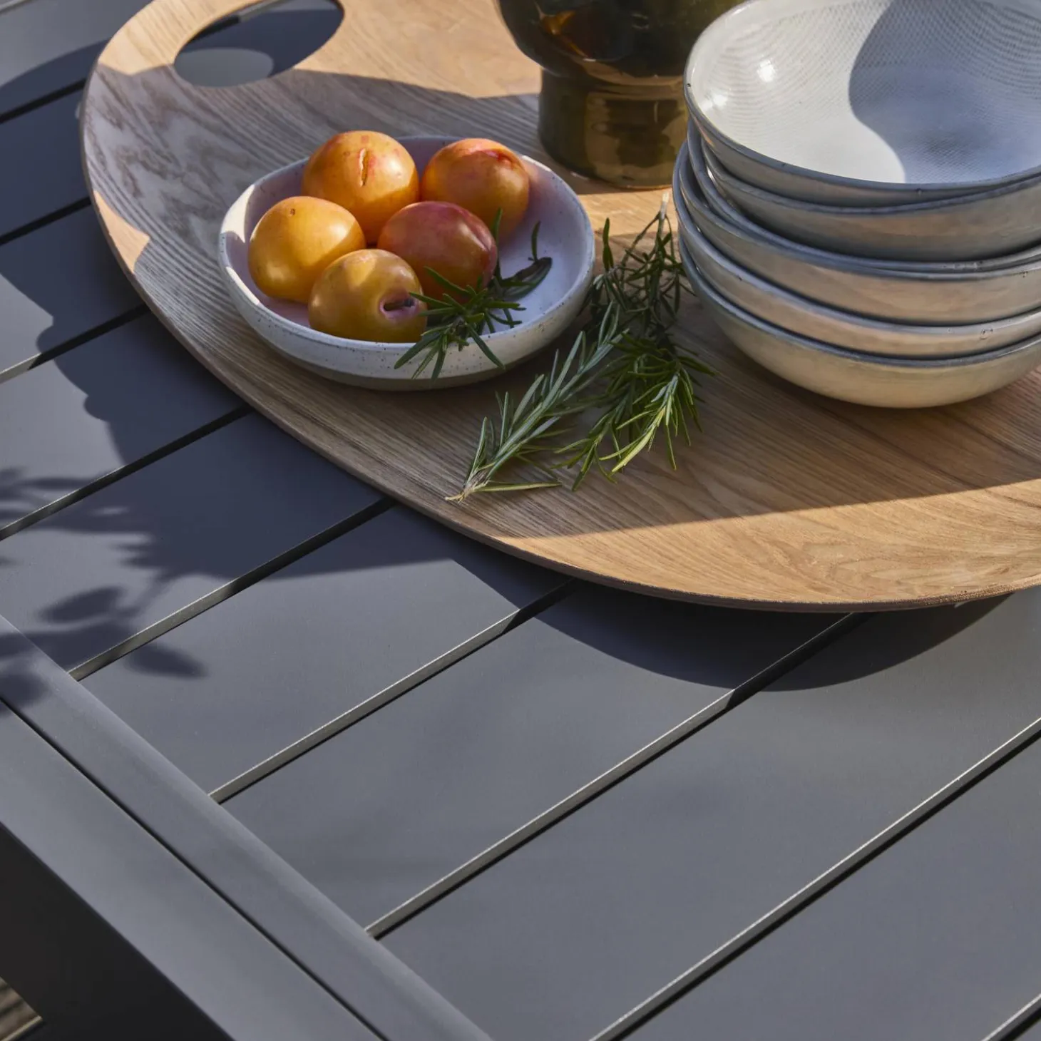 Extendable aluminium garden table, seats 8