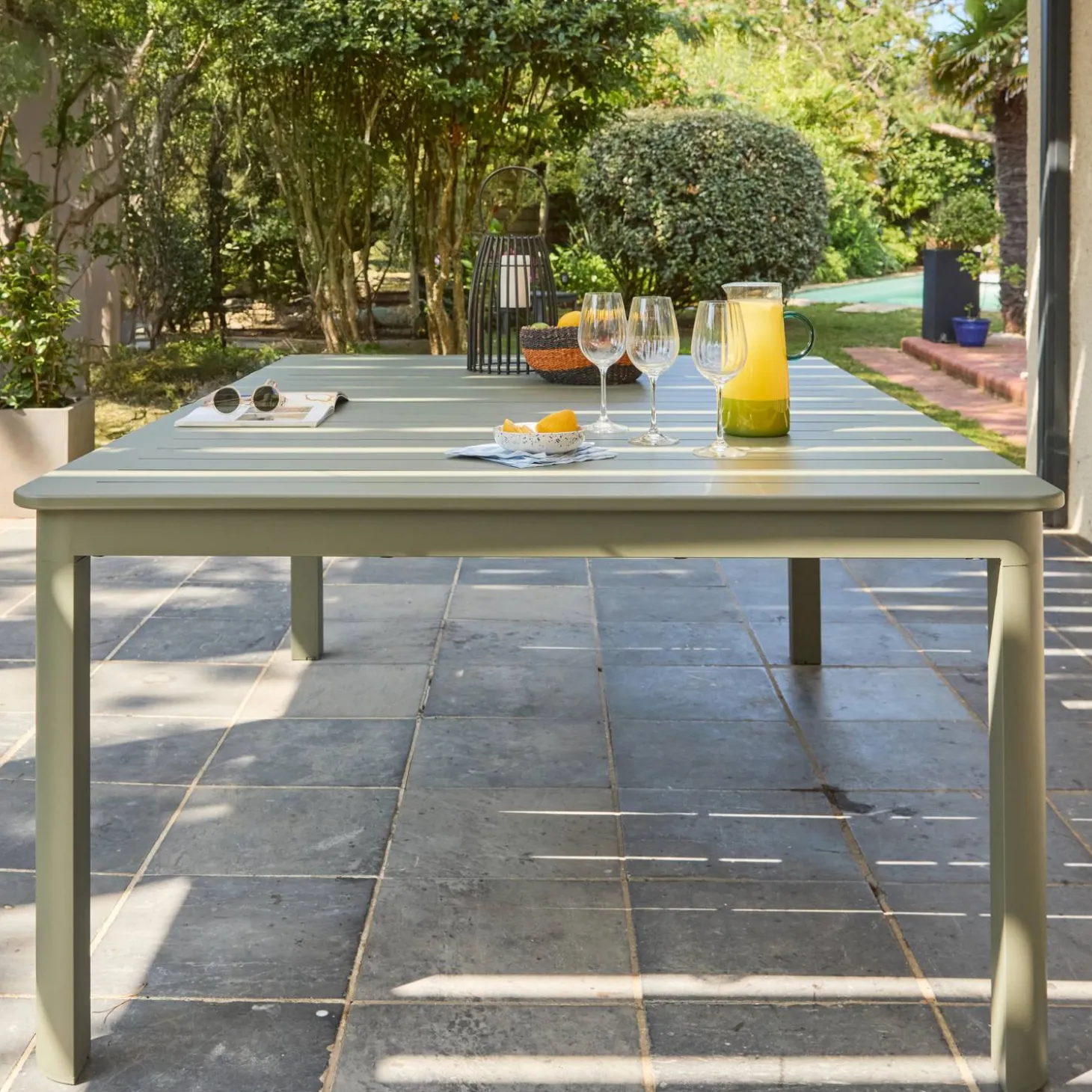 Extendable aluminum garden table 199/258,5 cm seats 12