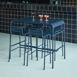 Garden high table with 4 steel bar stools